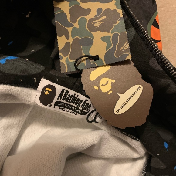 SOLD -A Bathing Ape Galaxy Camo Shark Hoodie Small - Picture 3 of 8